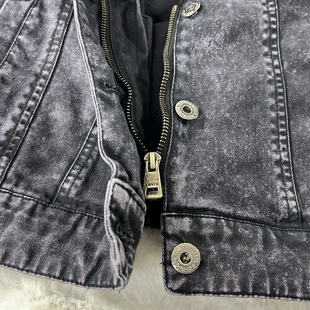 LEVIS Denim Sherpa Trucker Jacket Women SM Black Acid Wash Cotton Zip Up‎ Snap - Picture 10 of 17